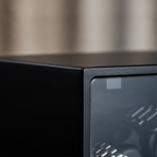 Boite remontoir 2slot black paint   macro detail